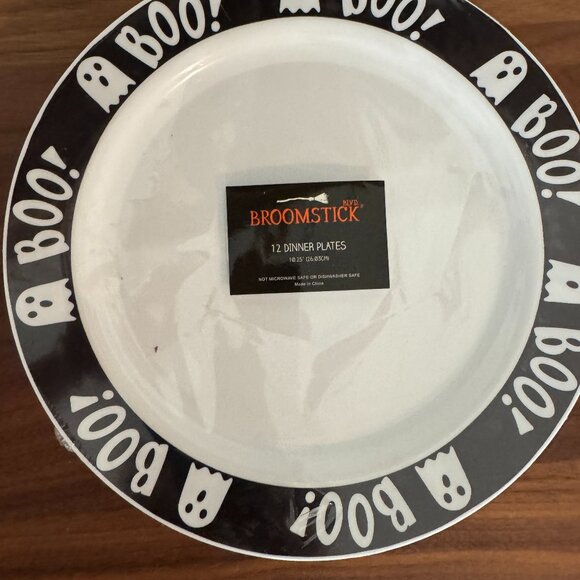12 Broomstick BLVD Ghost Boo Border Plastic Dinner Plates NEW - Picture 1 of 3